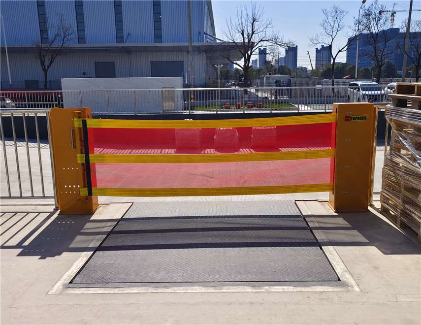 柔性伸缩防撞护栏